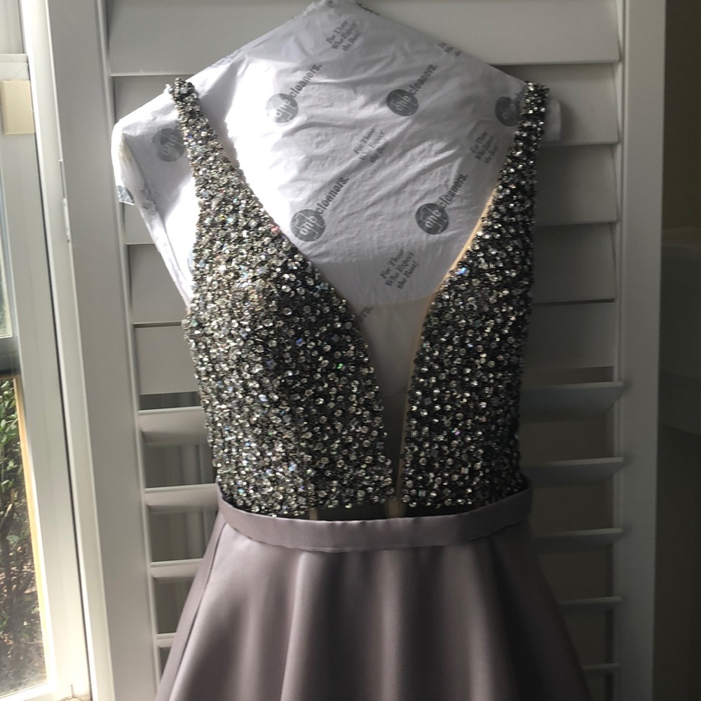 Gorgeous Jovani Ballgown 6 Swavorski Crystal Top